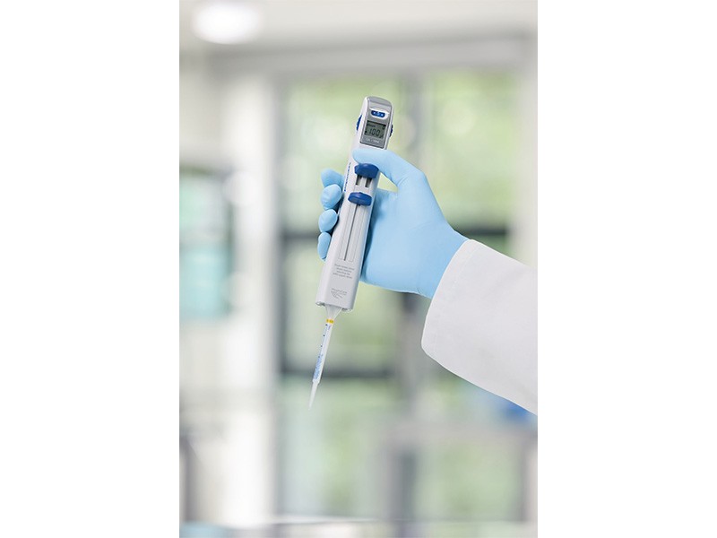 Eppendorf Multipette® M4 - Multi-Dispenser Pipet 1